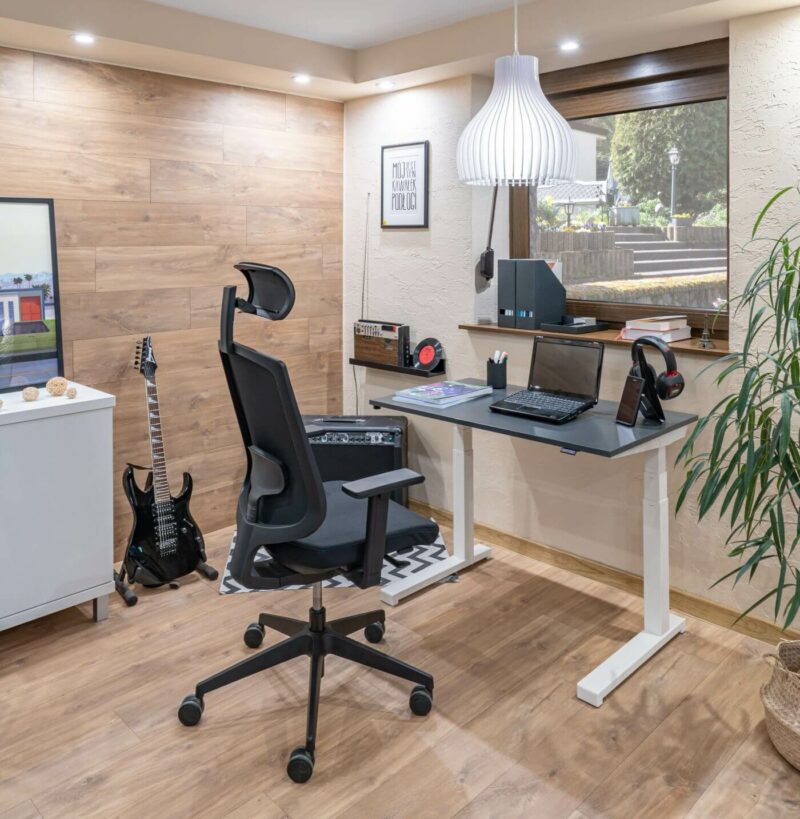 Schreibtisch-hoehenverstellbar-fuer-home-office-compact-drive_1