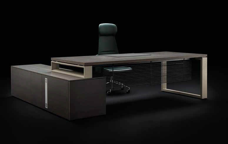 Schreibtisch-Arche-mit-Sideboard-und-Knieraumblende