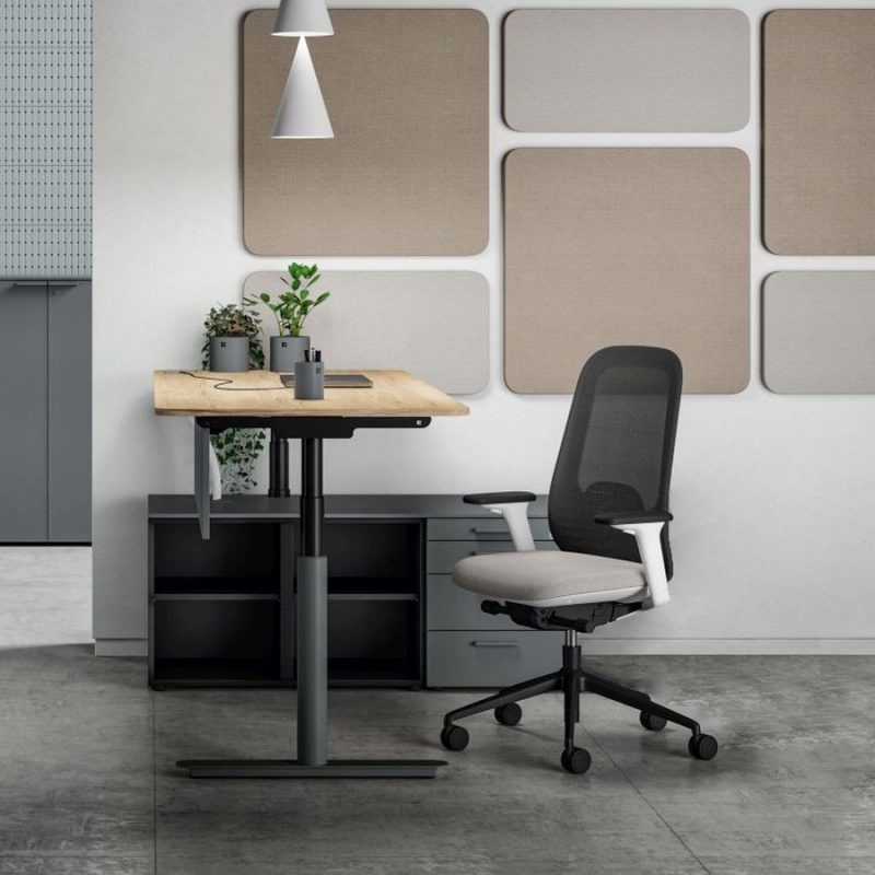 schreibtisch-mit-sideboard-elektrisch-hoehenverstellbar