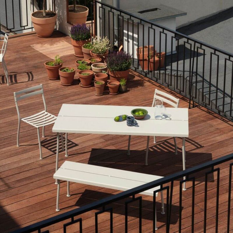 outdoor-tisch-flaner-beispiel-lichtgrau