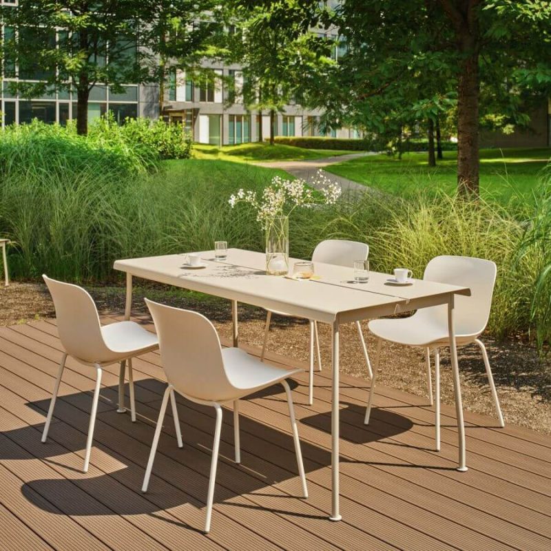 outdoor-tisch-flaner-lichtgrau-beispiel